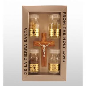 Crucifijo hecha de madera de olivo con 4 esencias de Tierra Santa-367