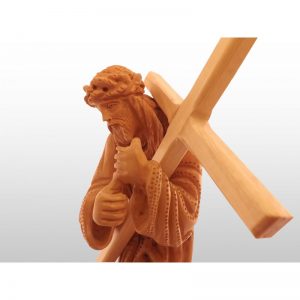 Jesus cargando la Cruz, hecho a mano de madera de olivo-332
