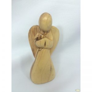 Angel hecho a mano de madera de olivo
