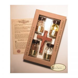 Cruz hecha de madera de olivo con 4 esencias de Tierra Santa