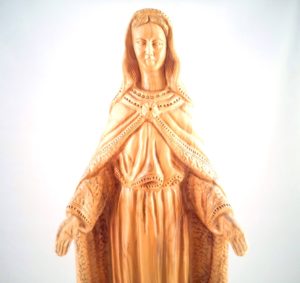 Virgen Maria, hecho de madera de olivo