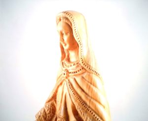 Virgen Maria, hecho de madera de olivo
